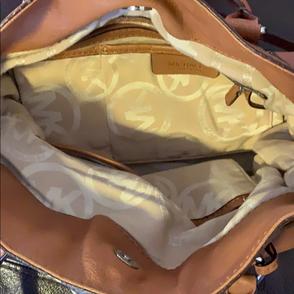 Michael Kors tan Hobo bag - Picture 5 of 9